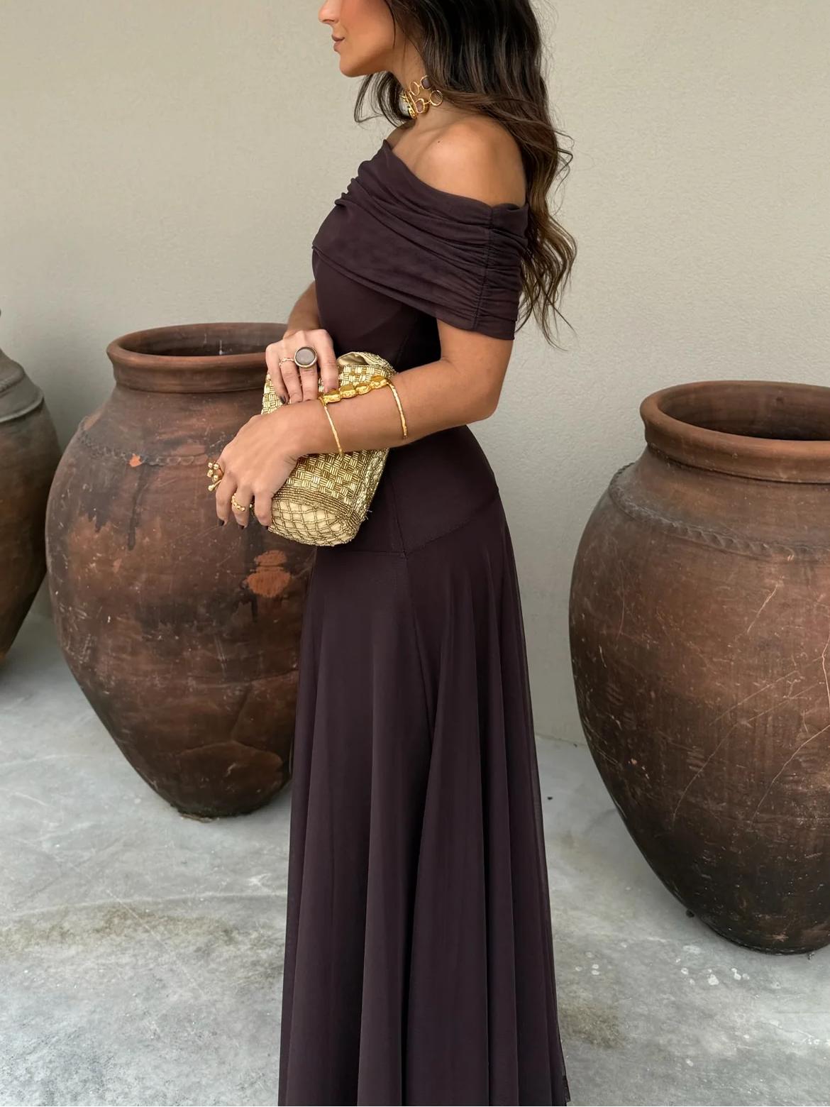 Emma | Elegante Vestito Lungo Spalle Scoperte da Donna