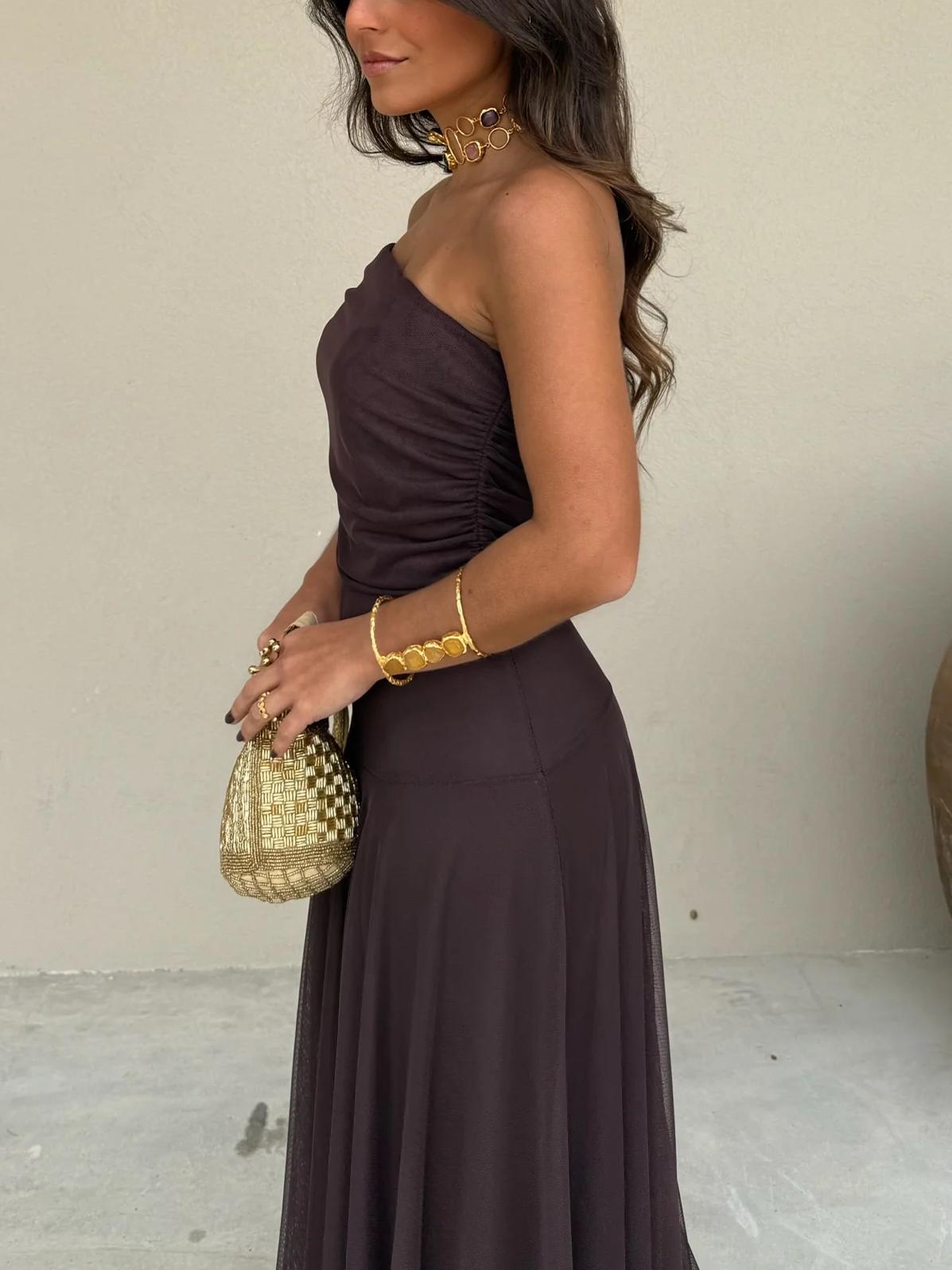 Emma | Elegante Vestito Lungo Spalle Scoperte da Donna