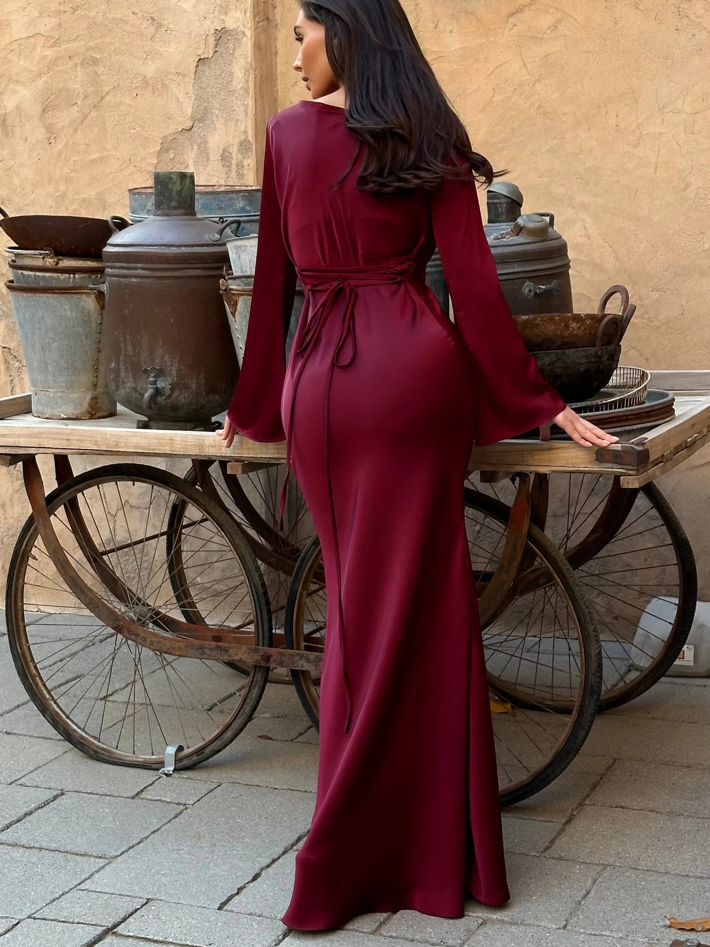 Vittoria | Vestito Maxi Elegante in Raso con Maniche Lunghe da Donna