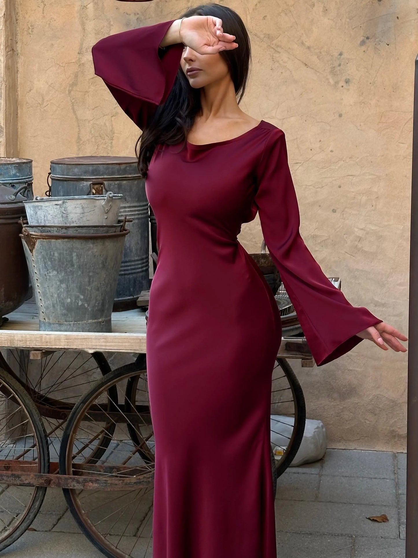 Vittoria | Vestito Maxi Elegante in Raso con Maniche Lunghe da Donna